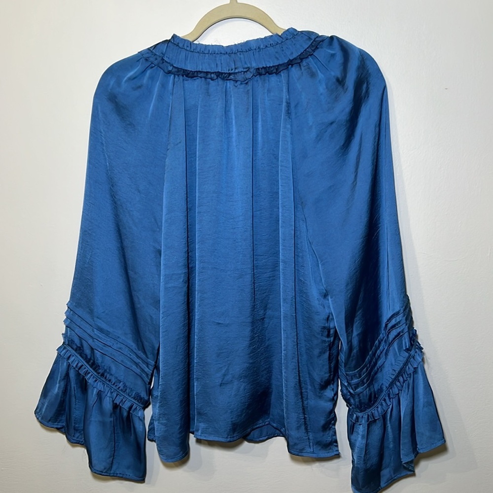 Vince Camuto Elegant Blue Women's Top New without tag - Picture 4 of 12